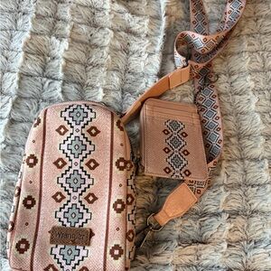 Wrangler Geometric Pink Crossbody Bag Set